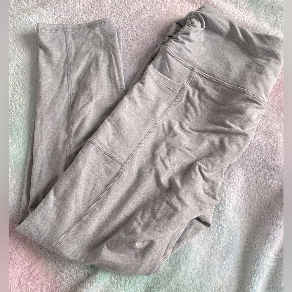 🤍ATHLETICS WORKS🤍Grey, Dri-Works, crop leggings with pockets and ruching.Small